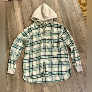 American Eagle hooded, plaid, button up shacket shirt. NWT
